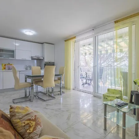 Apartment Kotvica *