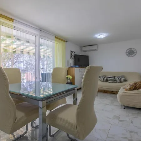 Apartment Kotvica Selce